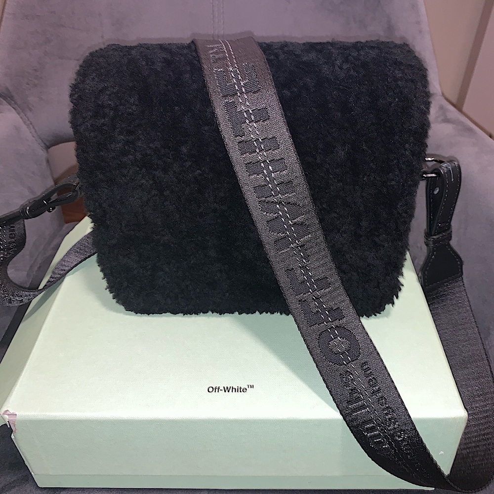 ❌SOLD❌OFF WHITE Fur Binder Clip Bag